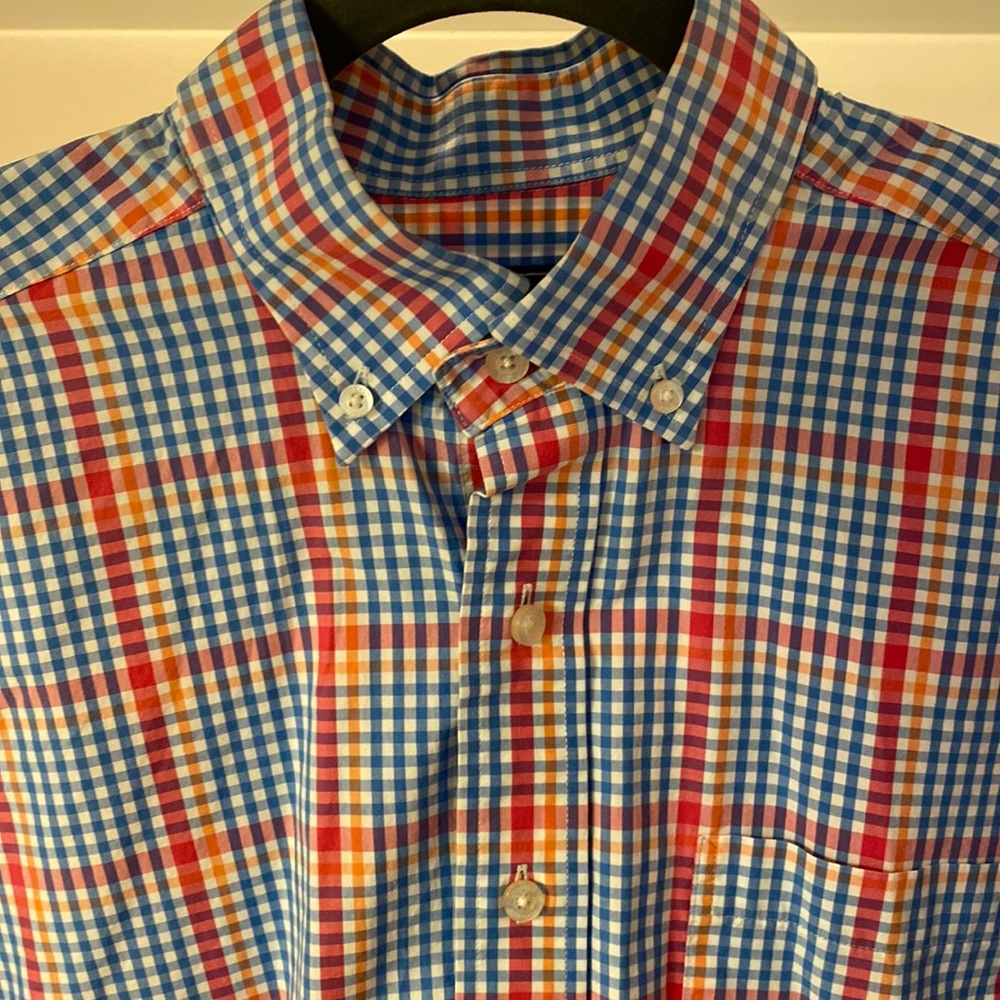 Vineyard Vines Spring Dress Shirt. Long sleeves.